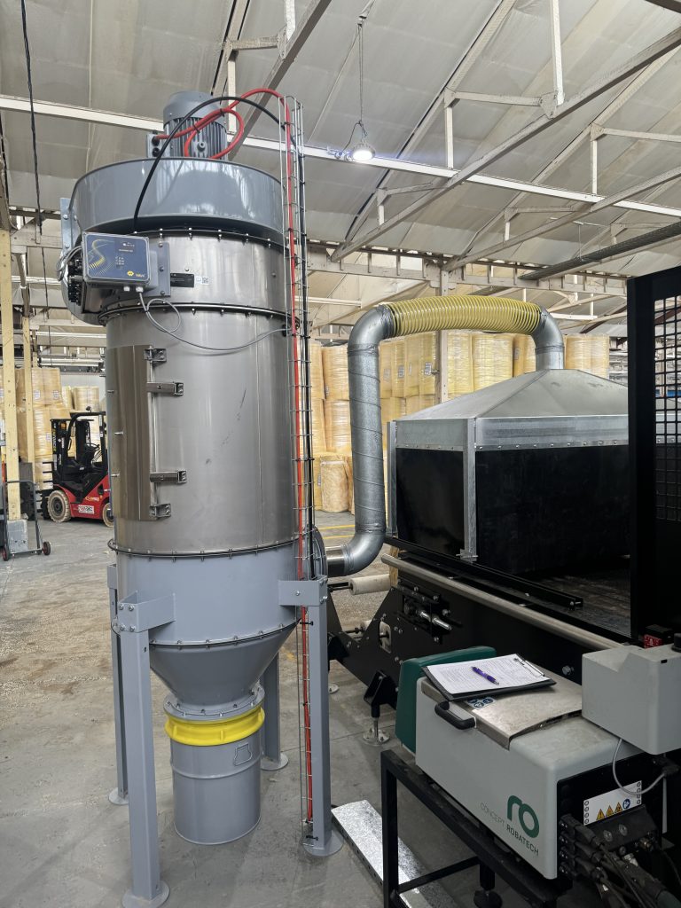 Fibreglass dust extractor